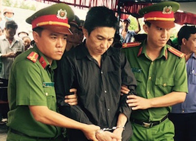 Ke phi tang xac be gai trong lu nuoc xin duoc nhe toi hinh anh