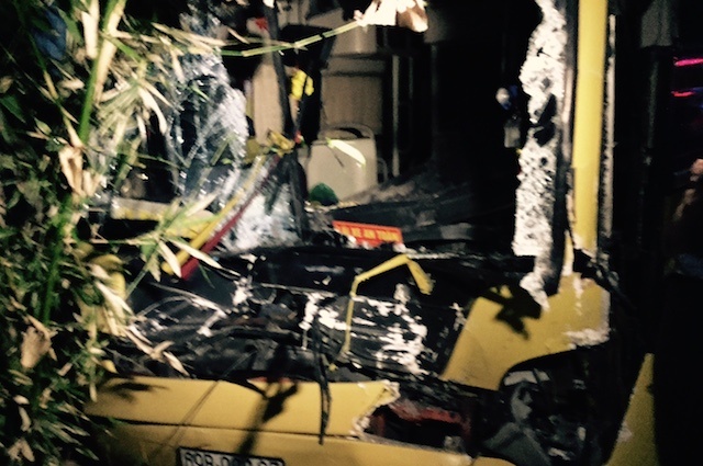 Xe giuong nam lao vao cho tam, hang chuc nguoi la het hinh anh