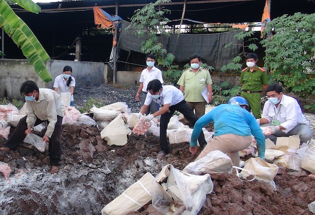 Bat 2 tan sun ga khong ro nguon goc tu mien Tay len Sai Gon hinh anh