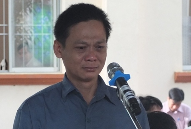 Bi cao doat mang vo khoc nuc no o toa hinh anh