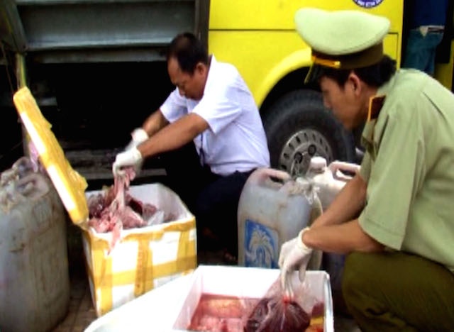 Canh sat bat ca tan huyet, noi tang heo khong ro nguon goc hinh anh