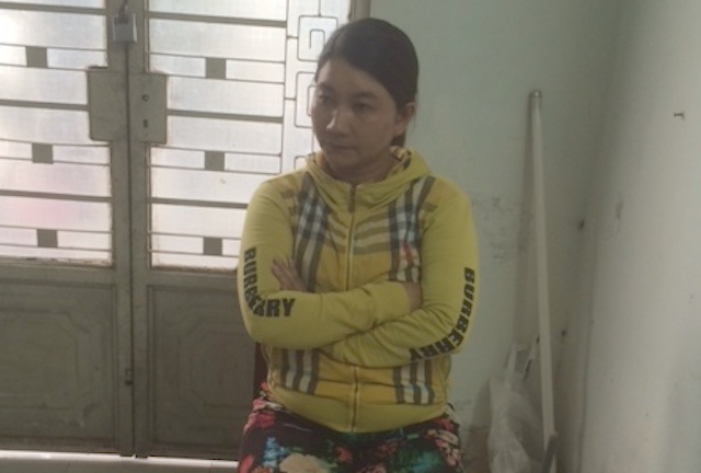 Goa phu lua hang loat dan ong vao nha nghi trom tien hinh anh