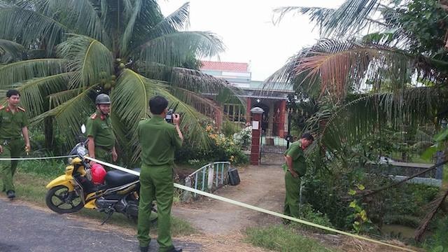 Chu sap vai chet trong tu the bi troi tay chan, bit mieng hinh anh