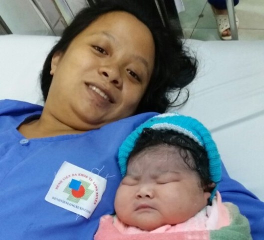 San phu 9X o mien Tay sinh thuong be gai 5,2 kg hinh anh