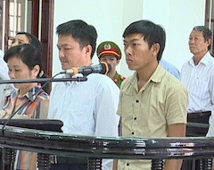 Hai me con tong giam doc cung mang an tu hinh anh