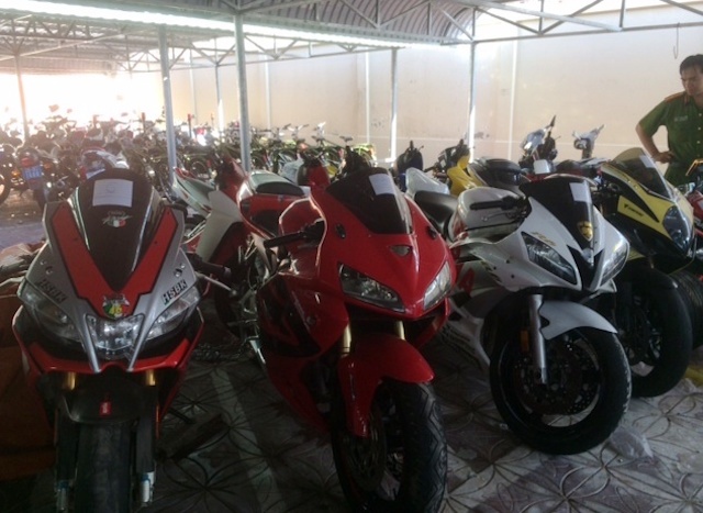 tạm giữ dàn môtô khủng nhập lậu ảnh 1 tam giu dan moto khung nhap lau anh 1