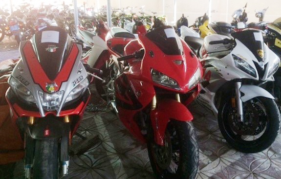 Tam giu 10 moto phan khoi lon nghi nhap lau o Can Tho hinh anh