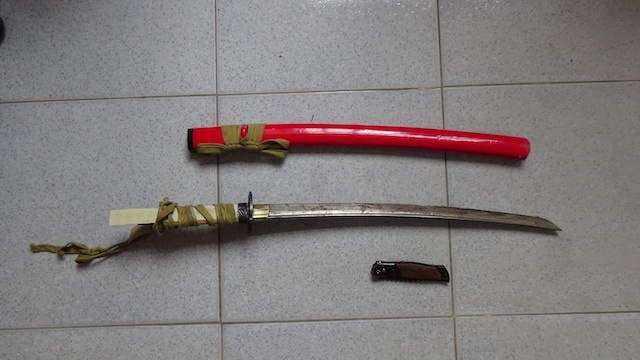 Bat nhom thanh nien truy sat nguoi sang mung 5 Tet hinh anh