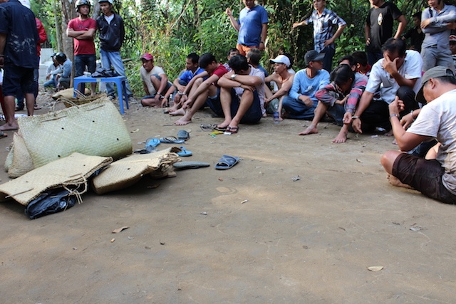 Canh sat bat truong ga, thu giu 270 trieu o mien Tay hinh anh