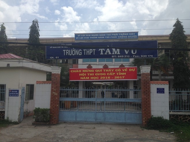 thay giao danh nu sinh anh 1