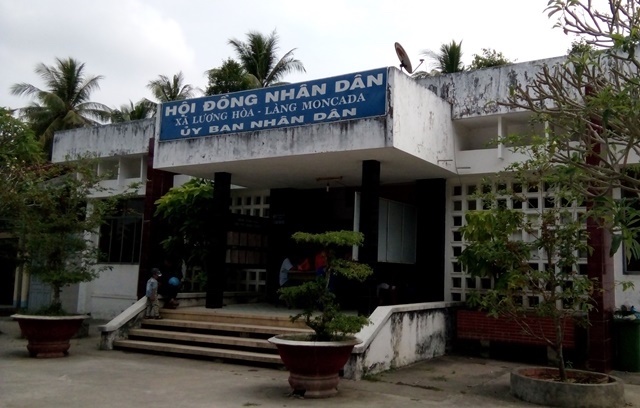 Chu tich xa 32 tuoi o mien Tay chet trong tu the treo co hinh anh