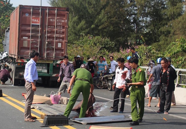 Xe cho doan khach di dam cuoi gap nan, 3 nguoi tu vong hinh anh