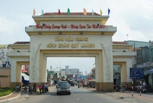 Hang tram can bo o Hau Giang nghi viec vi ‘luong khong du song’ hinh anh