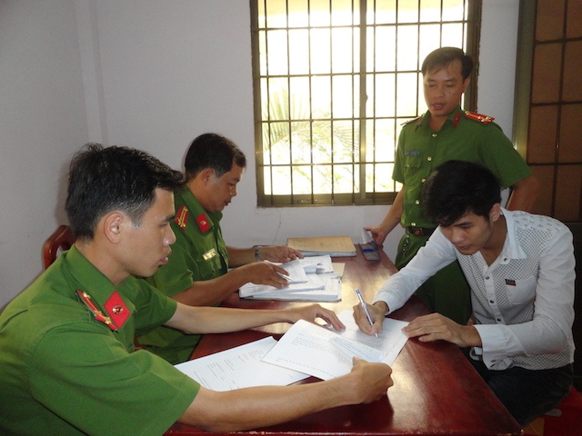 Ga trai dua thieu nu say ruou vao nha nghi roi lam 'tro bay' hinh anh