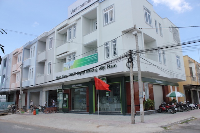 Truy lung ten cuop 2,5 ty trong nha bang, co di tat o chan hinh anh