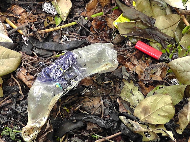 Nam thanh nien nghi ngao da duoc phat hien tu thieu ben hong nha hinh anh