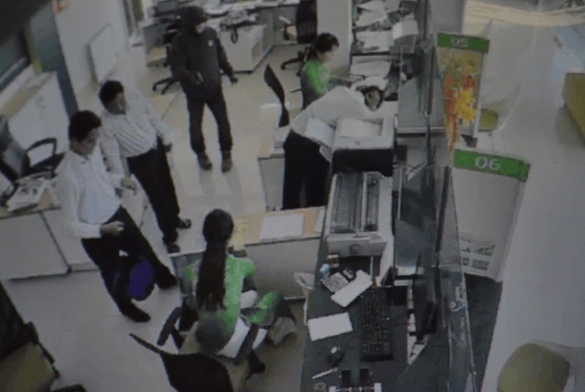 Tên cướp ngân hàng bị bắt ảnh 3 Ten cuop ngan hang bi bat anh 3