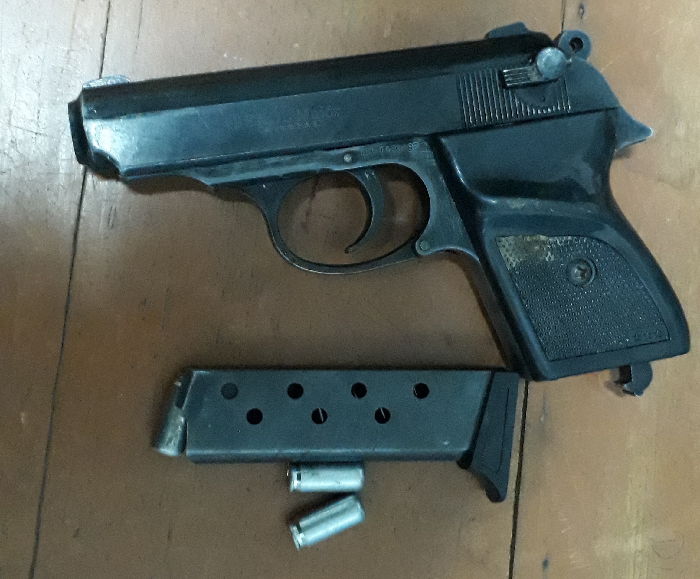 Ke cuop 3 con ga o mien Tay rut sung doa ban cong an hinh anh