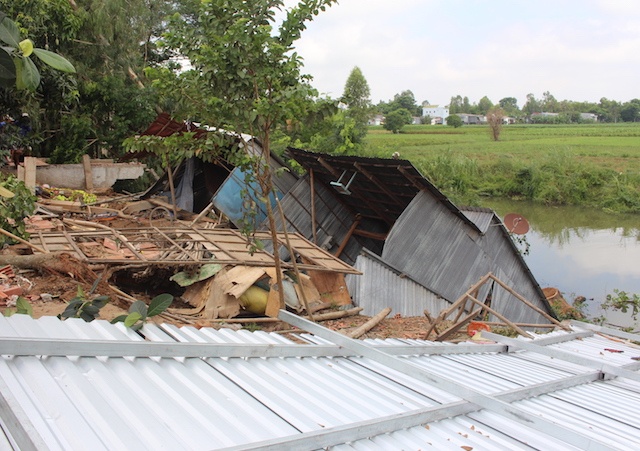 Sat lo, 6 can nha o An Giang tuot xuong kenh hinh anh