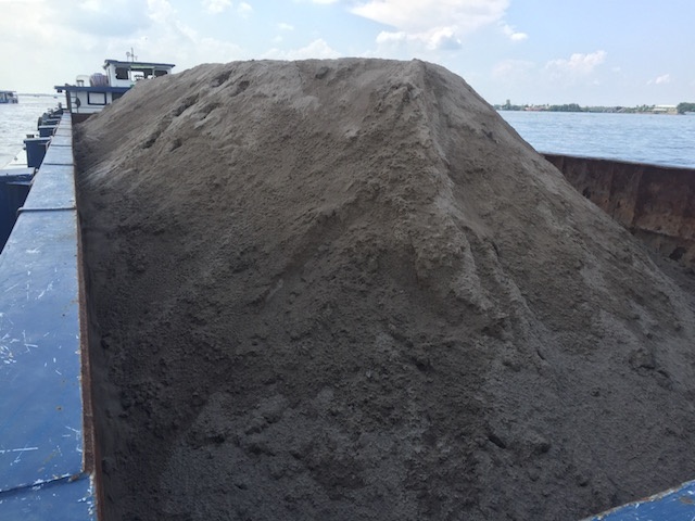 Lien tuc bat sa lan khai thac cat trai phep tren song Tien hinh anh