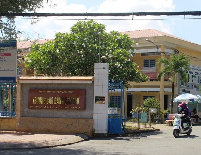 Phe binh truong bo mon lam mat 53 bai thi cua sinh vien hinh anh