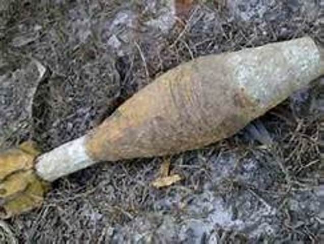 Di tam nhat duoc dan phao 105 ly mang ve nha gay ra vu no kinh hoang hinh anh