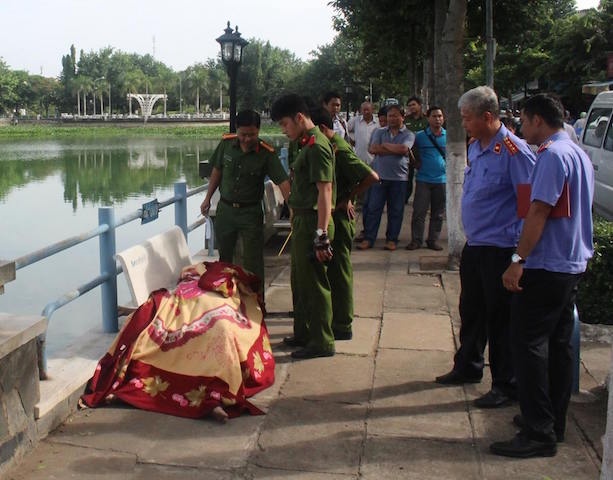 Chết bất thường công viên ảnh 1 Chet bat thuong cong vien anh 1
