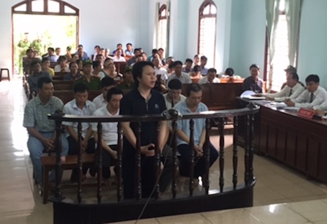 Thanh tra giao thông nhận hối lộ ảnh 1 Thanh tra giao thong nhan hoi lo anh 1