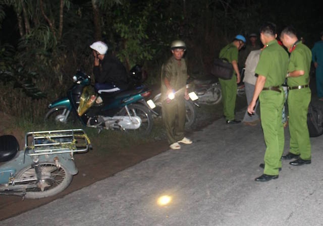 Chay xe may net po, thanh nien 22 tuoi bi dam chet giua duong hinh anh