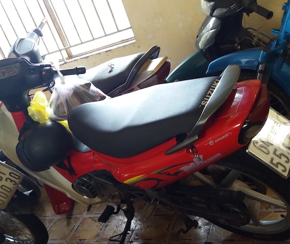 Nam thanh nien chay xe the thao cho 3 tu gay tai nan chet nguoi hinh anh