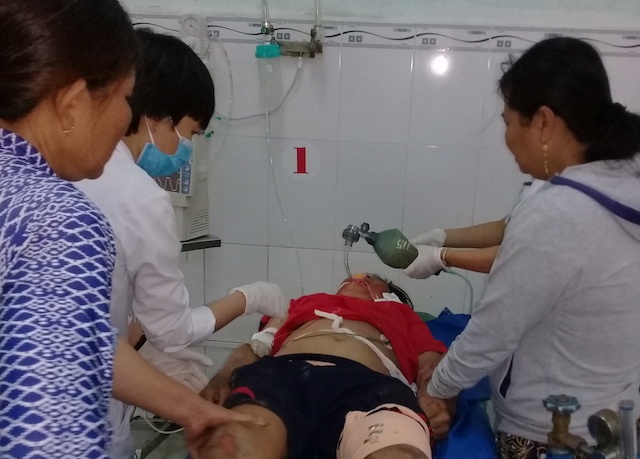 Xe tai vang banh, tong be trai 11 tuoi nguy kich hinh anh