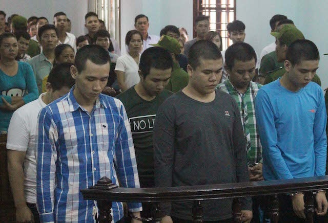 Nhom nhan vien giu xe vu truong V18 danh chet nguoi linh an tu hinh anh