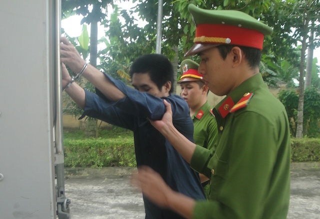 Me vang nha, cha duong nhieu lan cuong hiep be gai 13 tuoi hinh anh