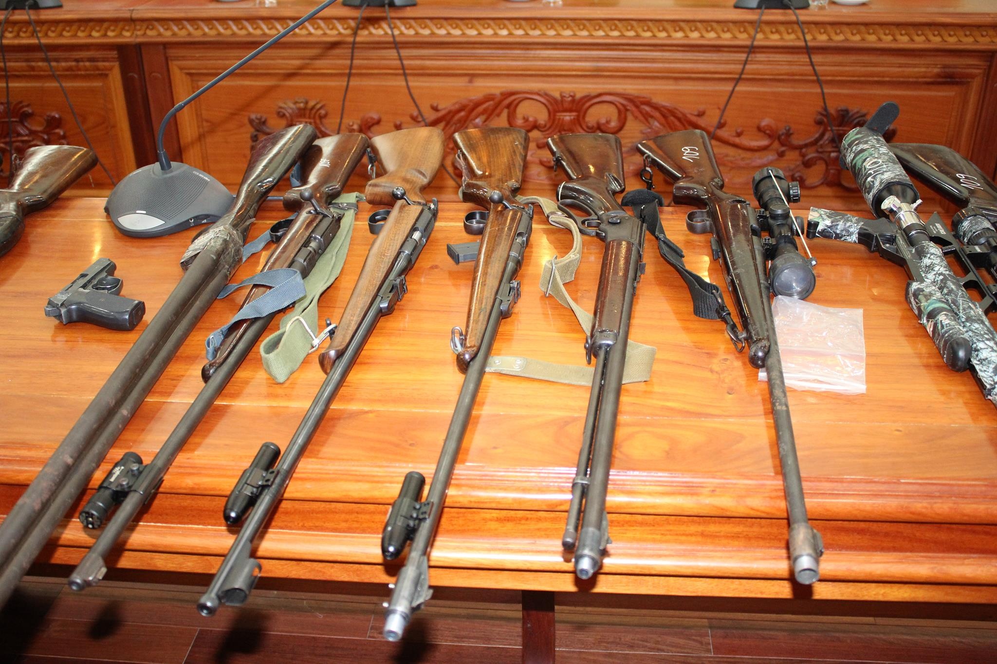 Tàng trữ súng ảnh 2 Tang tru sung anh 2