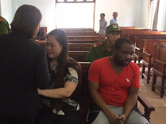 Tra ho so dieu tra bo sung vu nguoi Nigeria lua tien ca chuc phu nu hinh anh