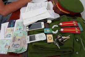 Nho xin vao nganh cong an, 2 nguoi dan bi lua mat nua ty dong hinh anh