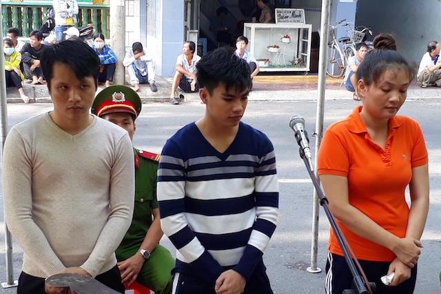 Doi nam nu chia nhau 17 nam tu vi chua con nghien ma tuy hinh anh