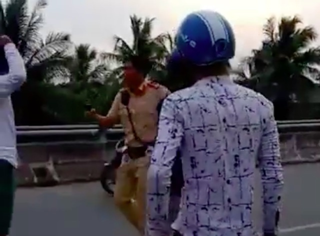 Cong an Ben Tre len tieng ve clip CSGT chia sung vao nguoi dan hinh anh