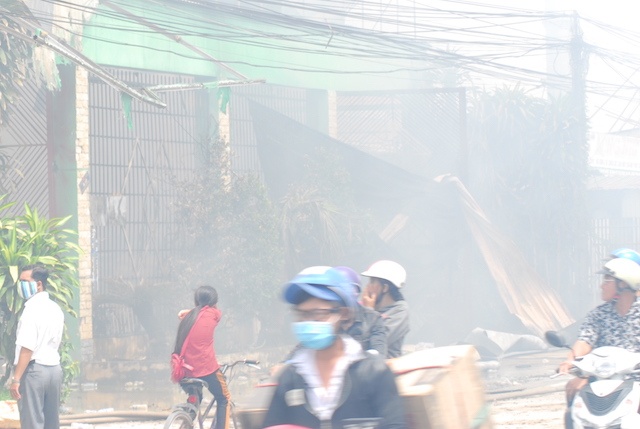 Chay cua hang ban thuoc tru sau, 1.500 hoc sinh phai nghi hoc hinh anh