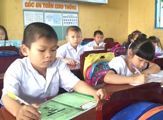Chu tich Quoc hoi: Giai quyet ngay cho hon 400 tre den truong hinh anh