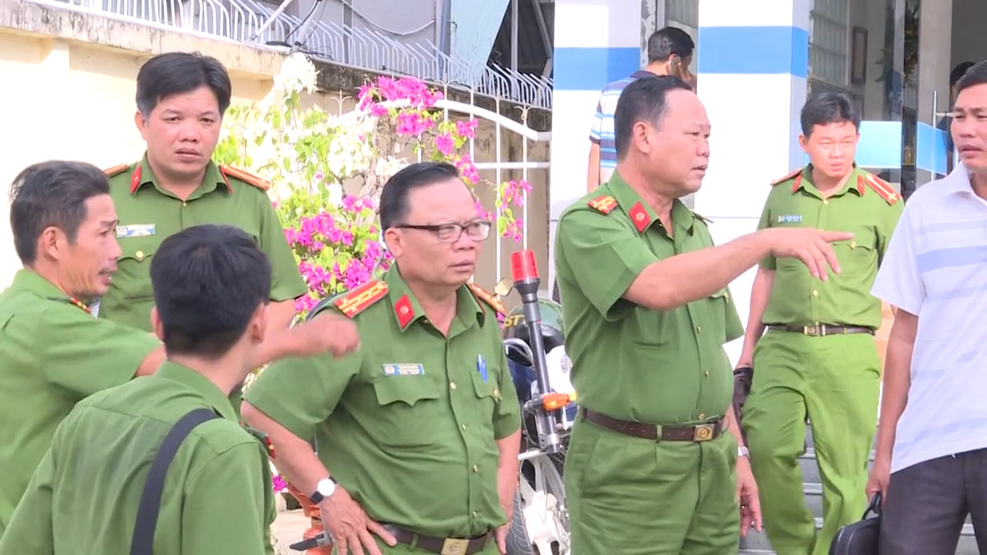 Truy tim ke cuop ngan hang o Vinh Long hinh anh