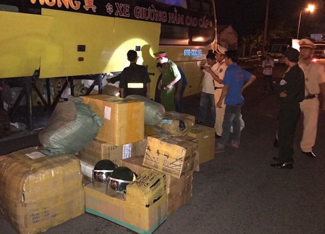 Phat hien 36 thung hang Trung Quoc khong hoa don hinh anh