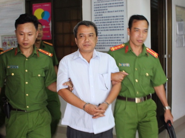 bat giam giam doc anh 2