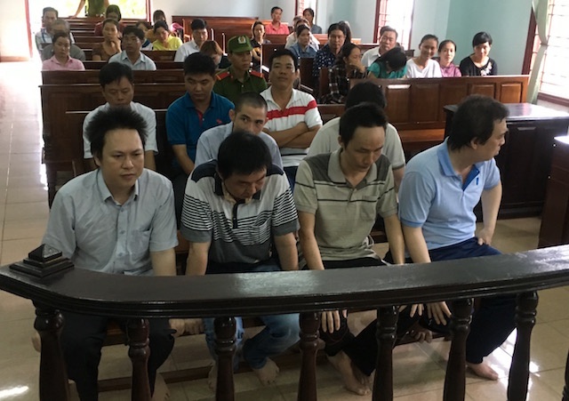 Vu thanh tra giao thong nhan hoi lo: Kien nghi xu ly nguoi dua tien hinh anh