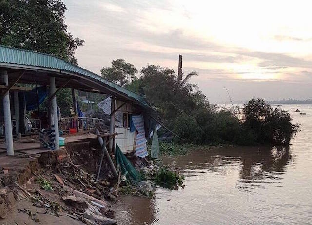 Sat lo cuon troi 4 can nha hinh anh