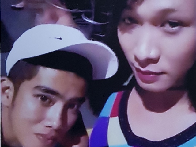 Khoi to cap 'dong tinh nam' gay an xong bo tron hinh anh