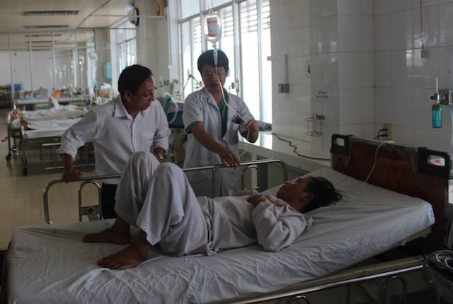 Cuu song nguoi chong bi vo 'quo dao' loi ruot hinh anh