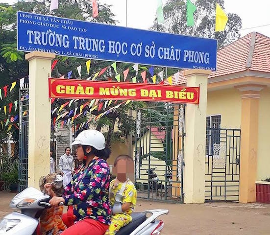 Bat thay giao the duc kiem vo su bi to dam o nu sinh cap 2 hinh anh