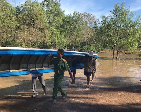 Cac tinh mien Tay san sang so tan dan truoc sieu bao Tembin hinh anh