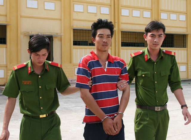 Bat nghi pham sat hai, cuong hiep co gai chan de duoi chan nui Mo Coi hinh anh